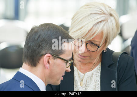 Mateusz Morawiecki, Premierminister der Republik Polen, und Julia Przylebska, Präsident des Verfassungsgerichts von Polen, in Stettin, P Stockfoto