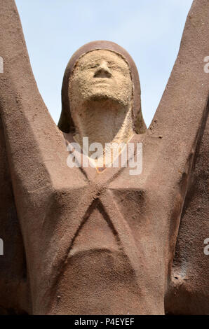 Besser, auf den Füßen zu sterben, als für immer auf den Knien - Dolores Ibarruri (La Pasionaria) Statue von der Clyde in Glasgow live Stockfoto