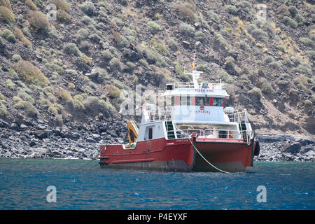 Juni 2018 - Kommerzielle arbeiten Boot an der Küste von Teneriffa Stockfoto