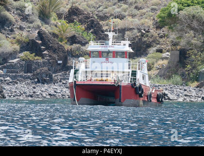 Juni 2018 - Kommerzielle arbeiten Boot an der Küste von Teneriffa Stockfoto