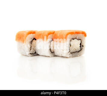 Drei Rollen Maki Sushi isoliert auf die Weiße Stockfoto