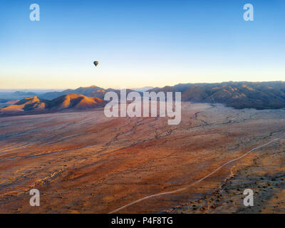 Mit dem Heißluftballon über die namibische Wüste im Januar 2018 getroffen Stockfoto