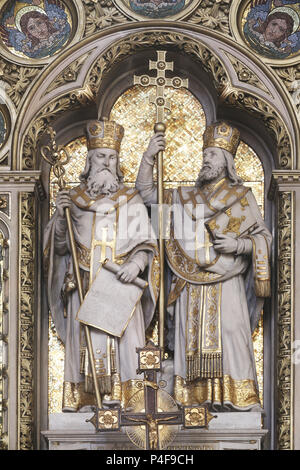 Altar der Heiligen Cyrill und Methodius in Zagreb Kathedrale Maria Himmelfahrt geweiht Stockfoto