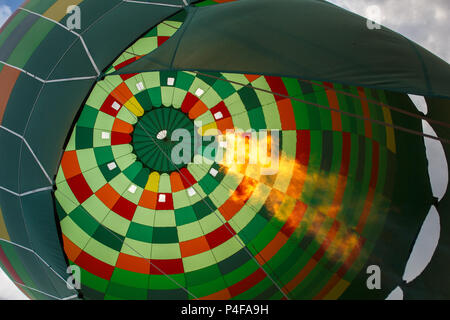 Heißluft-Ballon Flug vorbereiten Stockfoto