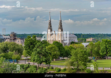 Blick auf Kathedrale Notre-Dame Basilika von Parliament Hill, Ottawa, Kanada. Stockfoto