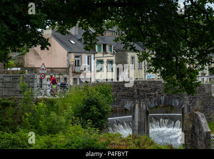 Rue du Lac, Huelgoat, Finistère, Bretagne, Frankreich, Europa Stockfoto