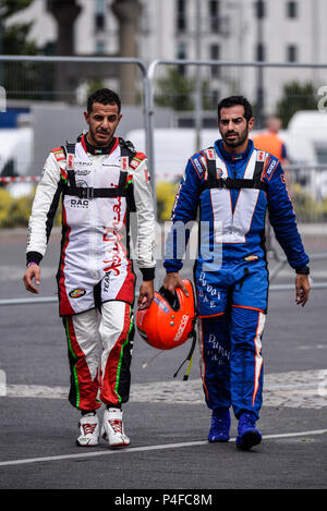 Treiber Mohamed Al Mehairbi und Ahmed Al Fahim am F1H 2 O F 4-S Motorboot Grand Prix in London am Royal Victoria Dock, Docklands, Newham, Großbritannien Stockfoto