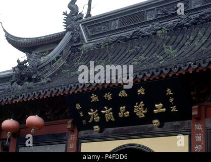 Exterieur - FACHADA DEL TEMPLO-1881 - las mejores DEL TEJADO. Lage: Templo del BUDA DE JADE (YUFO SI), Shanghai. Stockfoto