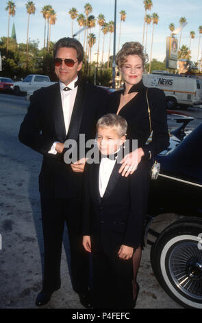 HOLLYWOOD, CA - 24. NOVEMBER: (L-R) Schauspieler Don Johnson, Sohn Jesse Johnson und Schauspielerin Melanie Griffith besuchen Zweite jährliche amerikanische Walt Disney Company's Lehrer Awards am 24. November 1991 im Pantages Theater in Hollywood, Kalifornien. Foto von Barry King/Alamy Stock Foto Stockfoto