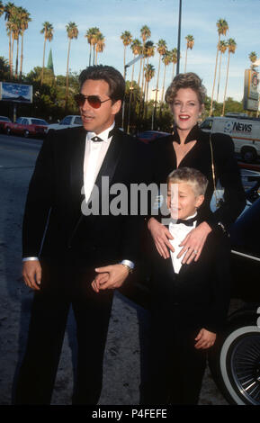 HOLLYWOOD, CA - 24. NOVEMBER: (L-R) Schauspieler Don Johnson, Sohn Jesse Johnson und Schauspielerin Melanie Griffith besuchen Zweite jährliche amerikanische Walt Disney Company's Lehrer Awards am 24. November 1991 im Pantages Theater in Hollywood, Kalifornien. Foto von Barry King/Alamy Stock Foto Stockfoto