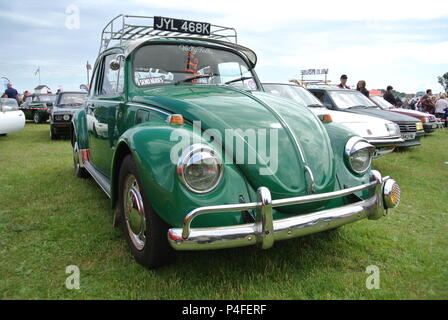 Volkswagen Käfer 1300 Limousine bis auf Anzeige an der Englischen Riviera classic car show Paignton, Devon, England, UK geparkt Stockfoto