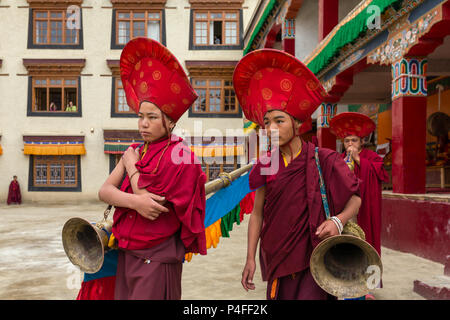 Lamayuru, Indien - 21. Juni 2017: Yuru Kabgyat Buddhist Festival in Lamayuru Gompa, Ladakh. Lamayuru Kloster Festival ist eine buddhistische Zeremonie mit tan Stockfoto