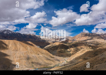 Schöne Berglandschaft. Blick von der Manali - Leh in Ladakh, Jammu und Kaschmir, Indien Stockfoto