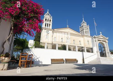 Fassade der Kathedrale von Lefkes Stadt, Insel Paros, Griechenland Stockfoto