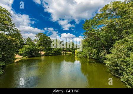 Blick auf Orsteds Park in Kopenhagen, Dänemark an einem sonnigen Sommertag Stockfoto