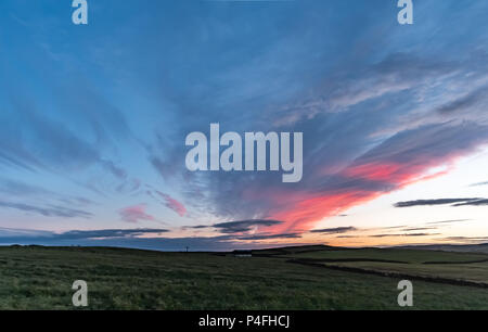 Wunderschöne Sonnenuntergang Farben in der Aire Tal in der Nähe von silsden Stockfoto