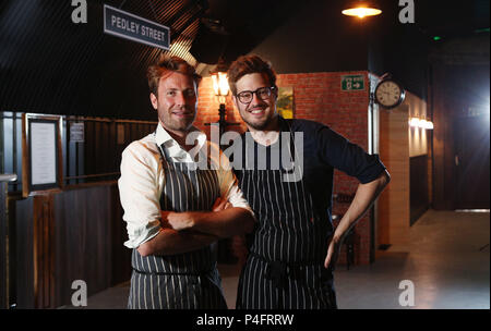 Starten Nacht der neuen immersive Erlebnis' Die Ermordung Express", die auf der Jungfernfahrt von pedley Street Station, London, der fiktiven Stadt des Mordes in Frankreich eingestellt. Mit: Billy Wright, Jack Schicht Wann: 21. Mai 2018 Credit: Joe Pepler/PinPep/WENN.com Stockfoto