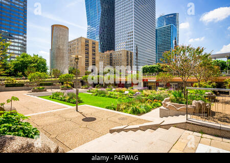 Die seltsame und doch wunderbar: La Défense in Paris, Frankreich, ein Freilichtmuseum. Stockfoto