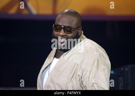 Rick Ross erscheinen an das Abkleben der BET Hip Hop Awards 2010 Am 2. Oktober 2010, an der Atlanta Civic Center, Atlanta, GA. © Digital/MediaPunch Stockfoto