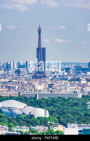 Blick von der Spitze des Grand Arch in La Défense, Paris, Frankreich, ein Freilichtmuseum. Stockfoto