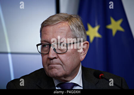 Luxemburg. 22. Juni, 2018. Geschäftsführer der ESM, Klaus Regling gibt eine Pressekonferenz, bei der die Ergebnisse der Tagung der EU-Finanzminister der Eurogruppe in Luxemburg am 22. Juni 2018 Credit: ALEXANDROS MICHAILIDIS/Alamy leben Nachrichten Stockfoto