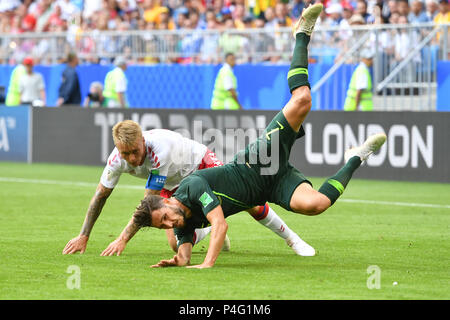 Samara, Russland. 21 Juni, 2018. Simon KJAER (DEN), Aktion, Duelle gegen Mathew LECKIE (AUS). Dänemark (DEN) - Australien (AUS) 1-1, Vorrunde, Gruppe C, Match 22, am 21.06.2018 in Samara, Samara Arena. Fußball-WM 2018 in Russland vom 14.06. - 15.07.2018. | Verwendung der weltweiten Kredit: dpa/Alamy leben Nachrichten Stockfoto