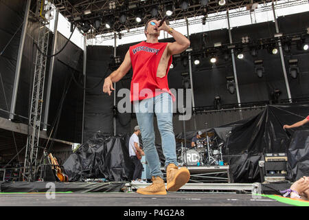 Oshkosh, Wisconsin, USA. 21 Juni, 2018. RUSSELL DICKERSON während Land USA Music Festival bei Ford Festival Park in Oshkosh, Wisconsin Credit: Daniel DeSlover/ZUMA Draht/Alamy leben Nachrichten Stockfoto