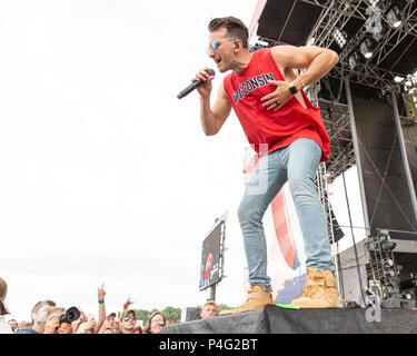 Oshkosh, Wisconsin, USA. 21 Juni, 2018. RUSSELL DICKERSON während Land USA Music Festival bei Ford Festival Park in Oshkosh, Wisconsin Credit: Daniel DeSlover/ZUMA Draht/Alamy leben Nachrichten Stockfoto