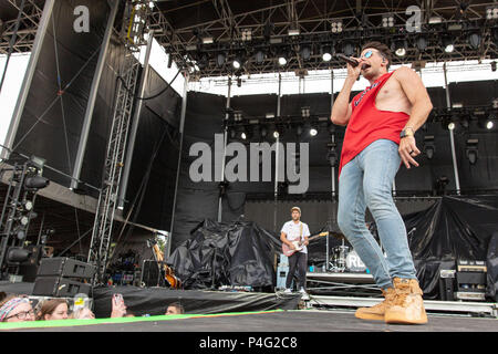 Oshkosh, Wisconsin, USA. 21 Juni, 2018. RUSSELL DICKERSON während Land USA Music Festival bei Ford Festival Park in Oshkosh, Wisconsin Credit: Daniel DeSlover/ZUMA Draht/Alamy leben Nachrichten Stockfoto