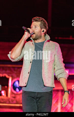 Oshkosh, Wisconsin, USA. 21 Juni, 2018. BRETT ELDREDGE während Land USA Music Festival bei Ford Festival Park in Oshkosh, Wisconsin Credit: Daniel DeSlover/ZUMA Draht/Alamy leben Nachrichten Stockfoto