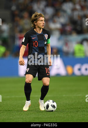 Nischni Nowgorod, Russland. 21 Juni, 2018. Wm, Argentinien vs Kroatien, Vorrunde Gruppe D, 2. Spieltag in Nischni Nowgorod Stadion. Luka Modric aus Kroatien in Aktion. Credit: Andreas Gebert/dpa/Alamy leben Nachrichten Stockfoto