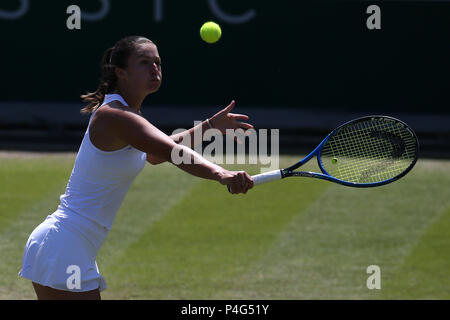 Birmingham, Großbritannien. 22. Juni, 2018. Dalila Jakupovic von Slowenien in Aktion bei ihrem Viertelfinale gegen Magdalena Rybarikova in der Slowakei. Natur Tal Classic 2018, Tennis der Internationale Frauentag, Tag 5 an der Edgbaston Priorat Club in Birmingham, England am Freitag, den 22. Juni 2018. pic von Andrew Obstgarten/Alamy Live News Credit: Andrew Obstgarten/Alamy leben Nachrichten Stockfoto