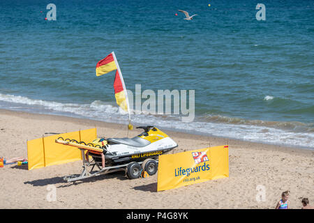 Bournemouth, UK. Am 22. Juni 2018. UK sonniges Wetter, RNLI Jet ski in Bournemouth geparkt. Thomas Faull/Alamy leben Nachrichten Stockfoto