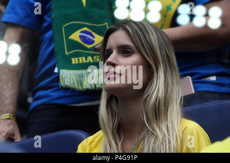 Sankt Petersburg, Russisch. 22. Juni, 2018. 22.06.2018. Sankt Petersburg, Russisch: Brasilianische Fans auf der Tribüne im FIFA WM Russland 2018, Gruppe E, Fußballspiel zwischen Brasilien V COSTARICA in Brasilien vs Costa Rica, Sankt Petersburg Stadion. Credit: Unabhängige Fotoagentur/Alamy leben Nachrichten Stockfoto