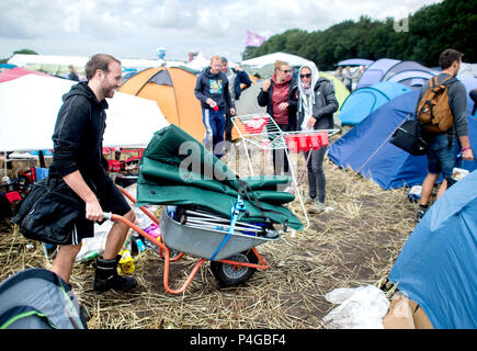 22 Juni 2018, Deutschland, Scheeßel: Vincent kommt zu dem Campingplatz der Hurricane Festival. 65.000 Besucher zum Open Air Festival vom 22. bis zum 24. Juni. Foto: Hauke-Christian Dittrich/dpa Stockfoto