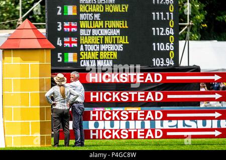 Hickstead, West Sussex, UK. Am 22. Juni 2018. Kurs Bauherren. Die bunn Freizeitaktivitäten Derby Versuch. CSI 4*. Die Al Shira'aa Hickstead Derby treffen. Springen. Der All England Parcours. Hickstead. West Sussex. UK. Tag 3. 22.06.2018. Credit: Sport in Bildern/Alamy leben Nachrichten Stockfoto