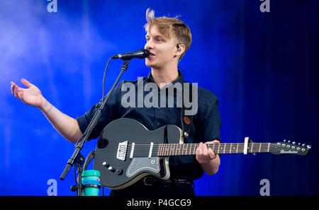 22 Juni 2018, Deutschland, Scheeßel: Sänger George Esra in Bühne am Hurricane Festival. 65.000 Besucher zum Open Air Festival vom 22. bis zum 24. Juni. Foto: Hauke-Christian Dittrich/dpa Stockfoto