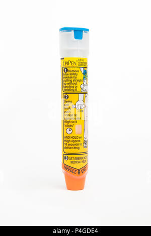 SAINT LOUIS, USA - 24. AUGUST 2016: EpiPen auto-Injektor zur Behandlung von allergischen Reaktionen eingesetzt. Stockfoto