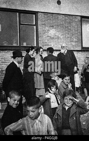 ACOGIDOS NIÑOS ESPAÑOLES EN EL HOGAR EMILE VANDERVELDE DE OOSTDUINKERKE, COSTA BELGA. Lage: Fundación Pablo Iglesias, MADRID, SPANIEN. Stockfoto