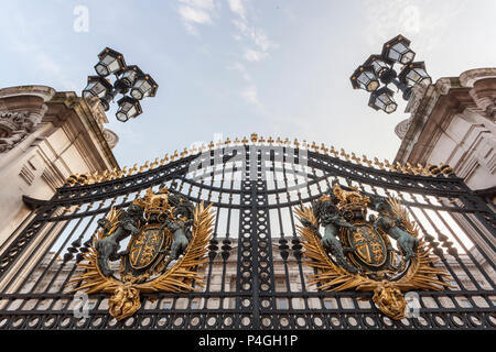 Buckingham Palace - Das vergoldete Tore Stockfoto