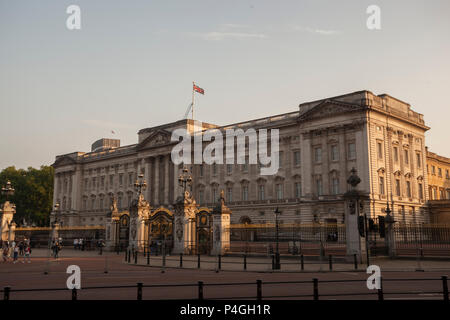 Buckingham Palace während eines Golden Sunset Stockfoto