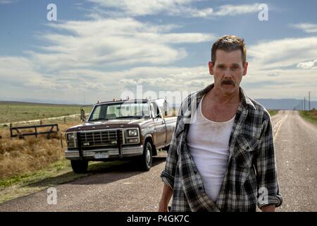 Original Film Titel: COP CAR. Englischer Titel: COP CAR. Regisseur: Jon Watt. Jahr: 2015. Stars: Kevin Bacon. Credit: AUDAX FILME/dunklen Künste Film/ENDE CUE/PARK BILDER / Album Stockfoto