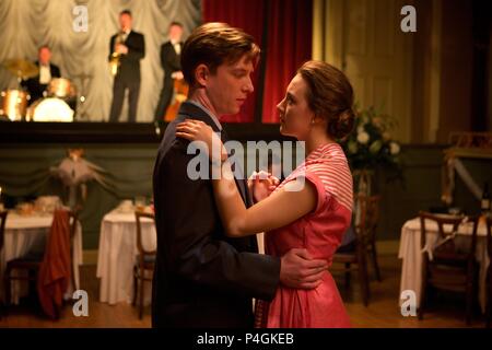 Original Film Titel: BROOKLYN. Englischer Titel: BROOKLYN. Regisseur: John Crowley. Jahr: 2015. Stars: Saoirse Ronan, EMORY COHEN. Credit: WILDGAZE FILMS/Album Stockfoto