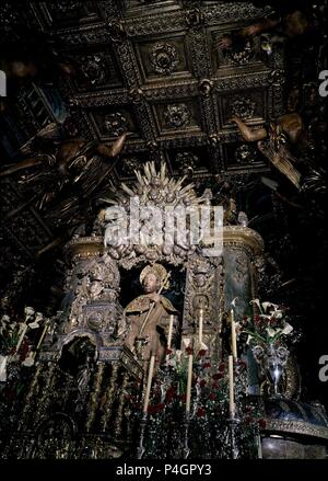 ALTAR BÜRGERMEISTER - SEDENTE ESTATUA DEL APOSTOL SANTIAGO - SIGLO XVII. Lage: CATEDRAL - INTERIEUR, SANTIAGO DE COMPOSTELA, La Coruña, Spanien. Stockfoto