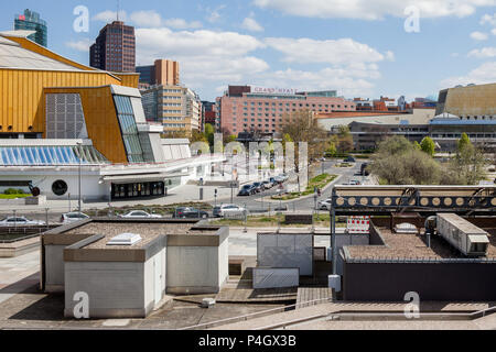 Berlin, Deutschland, Piazzetta am Kulturforum und die hochhaeuser am Potsdamer Platz in Berlin-Tiergarten Stockfoto