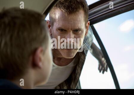 Original Film Titel: COP CAR. Englischer Titel: COP CAR. Regisseur: Jon Watt. Jahr: 2015. Stars: Kevin Bacon. Credit: AUDAX FILME/dunklen Künste Film/ENDE CUE/PARK BILDER / Album Stockfoto