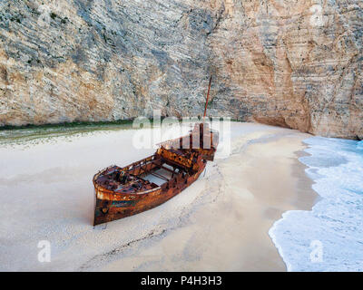 Zakynthos Shipwreck Beach von den Klippen in Griechenland im Frühjahr 2018 getroffen Stockfoto