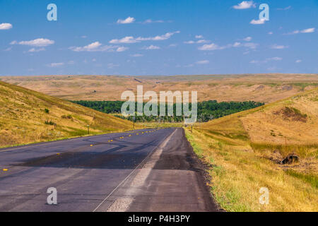 Scenic Highway durch South Dakota Bereich Wiesen, zwischen Rapid City und die South Dakota Badlands National Park. Stockfoto