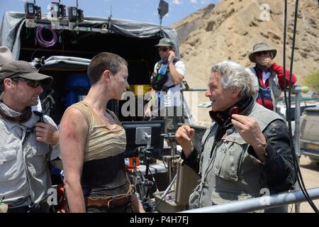 Original Film Titel: MAD MAX: FURY ROAD. Englischer Titel: MAD MAX: FURY ROAD. Regisseur: George Miller. Jahr: 2015. Stars: Charlize Theron; George Miller. Credit: VILLAGE ROADSHOW/Album Stockfoto