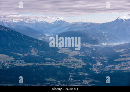 Blick von hafelekarspitze in Innsbruck, den Brenner zwischen Österreich und Italien mit wunderschönen Berglandschaft Stockfoto